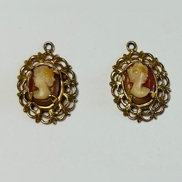 Jewelry - Earrings, cameo with coral background, gold filigree. Very old.